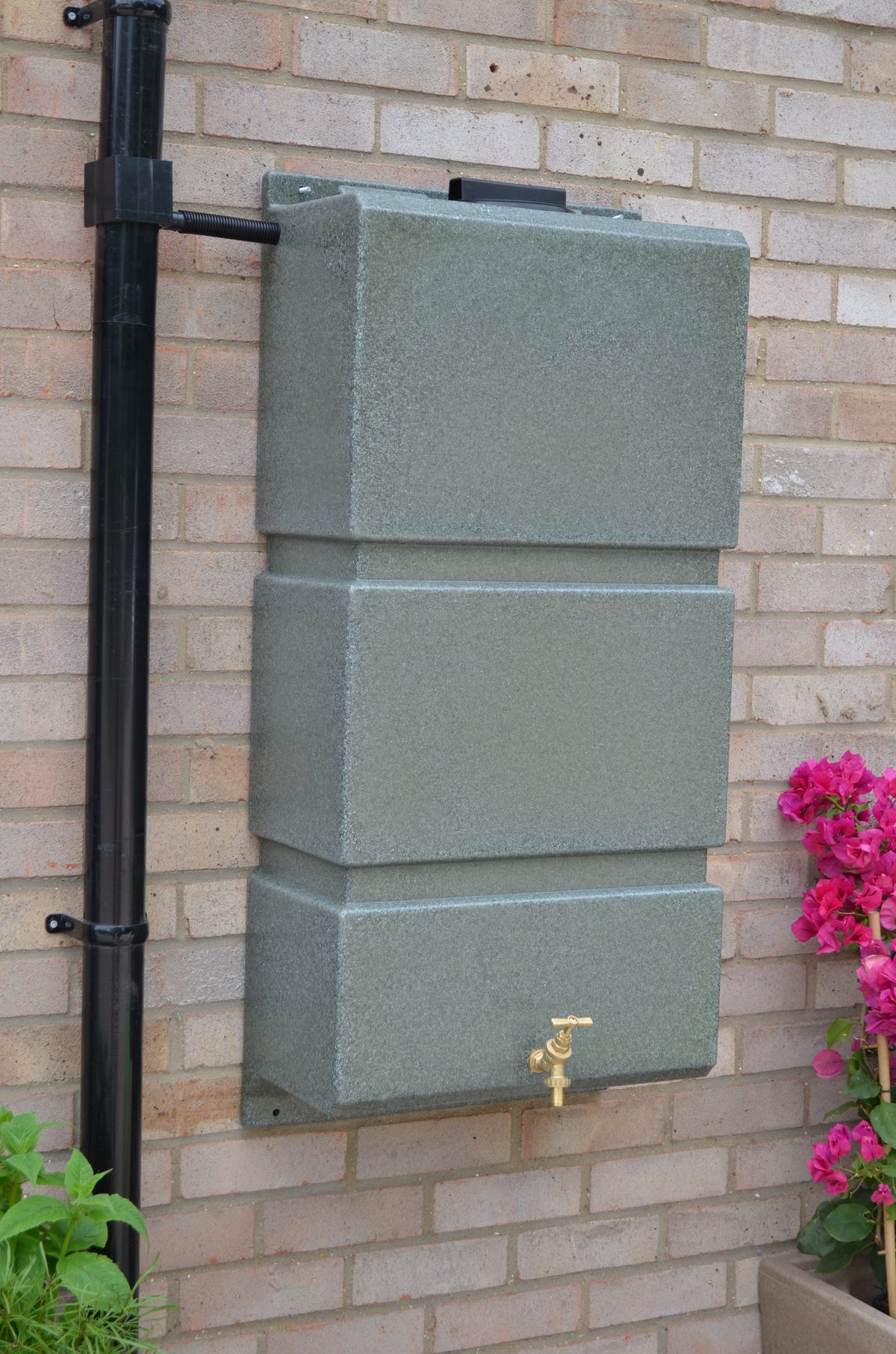 100 Litre Wall Mounted Water Butts - Green Marble