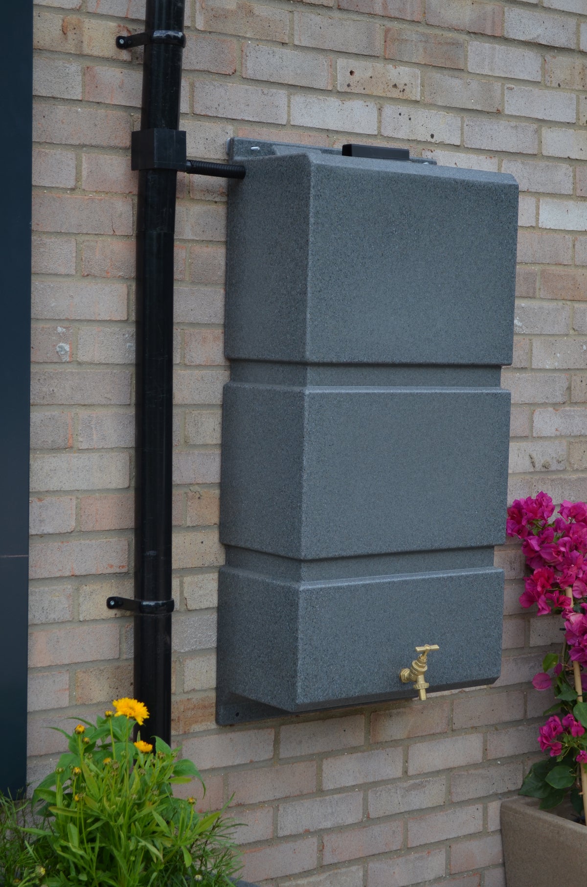 100 Litre Wall Mounted Water Butts - Millstone