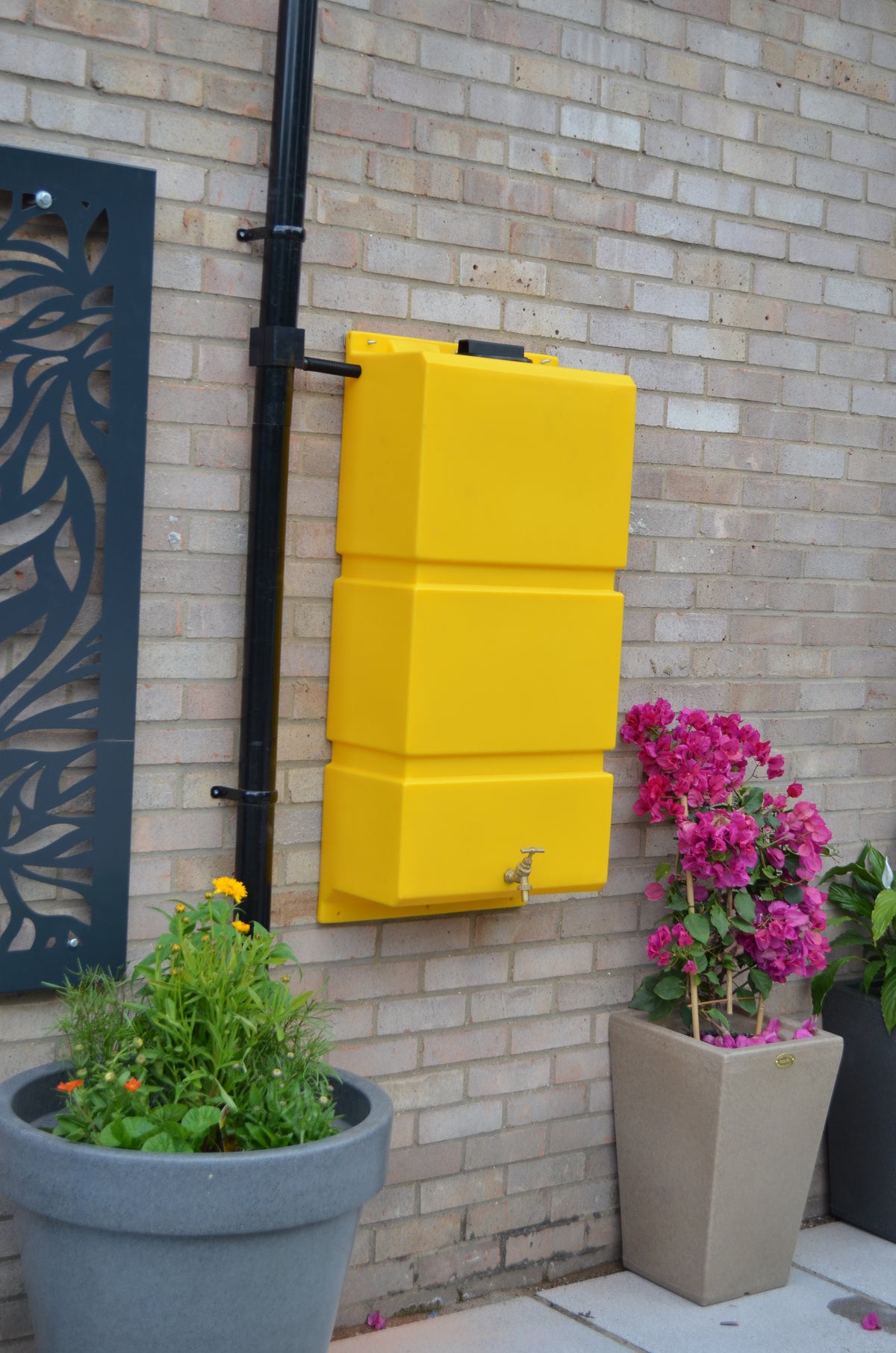 100 Litre Wall Mounted Water Butts - Yellow