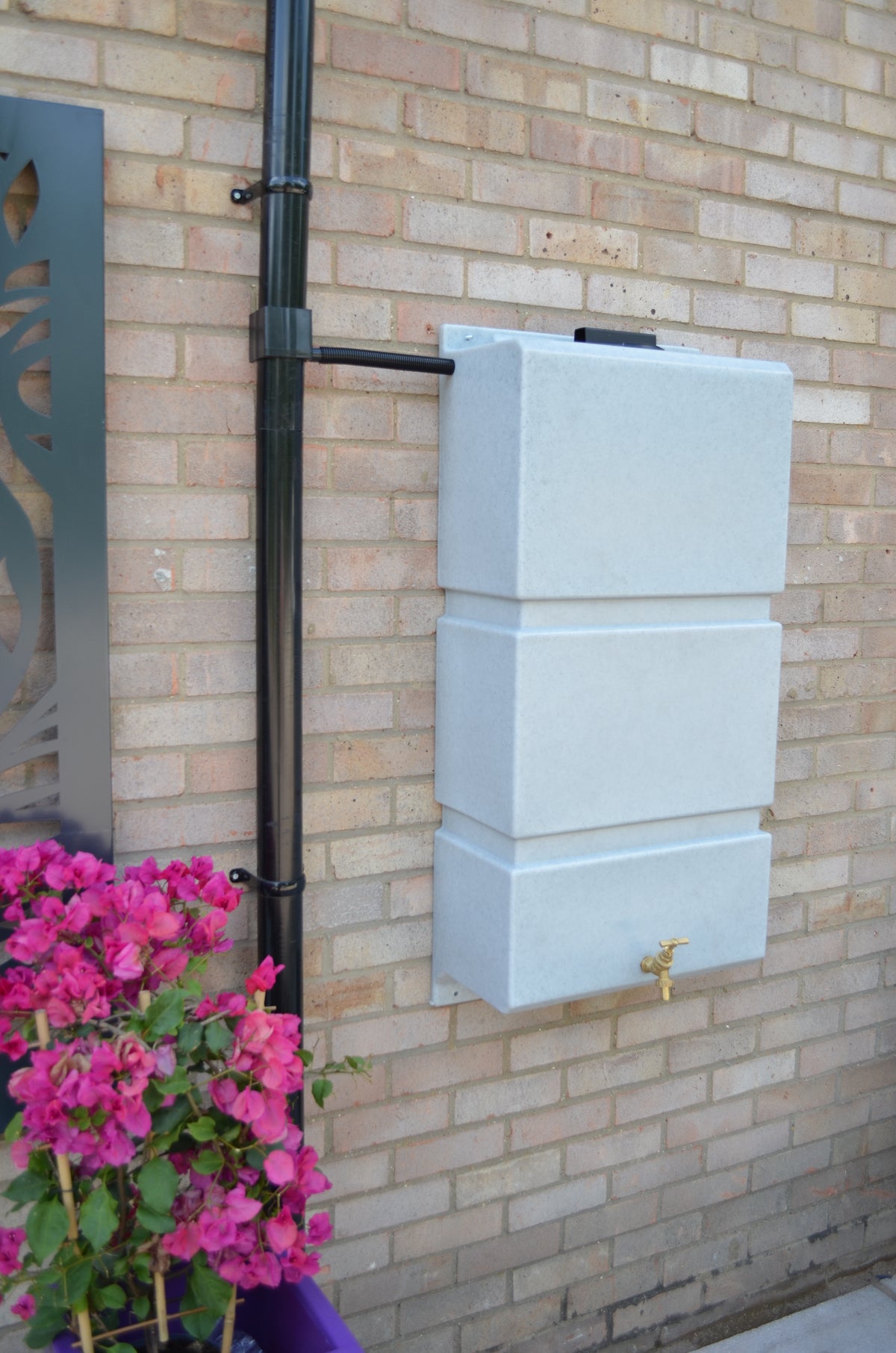 100 Litre Wall Mounted Water Butts - White Marble