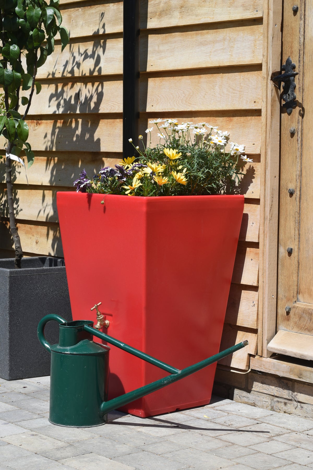 Cambridge Water Butt Planter In Red